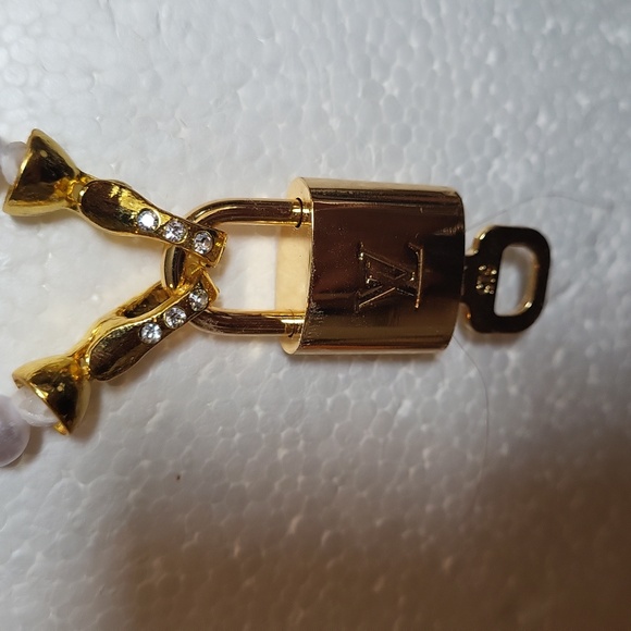 Lv vuitton  custom made gorgeous locket key 🔑 pearl chocker necklace swarsowski - Picture 2 of 8